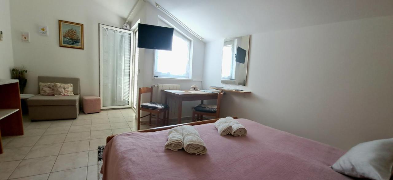 Studio Apartman Olivera Rovinj Buitenkant foto